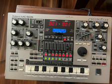 Roland MC-505 Groovebox con