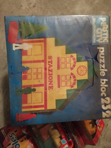 Plastic city puzzle - puzzle, num