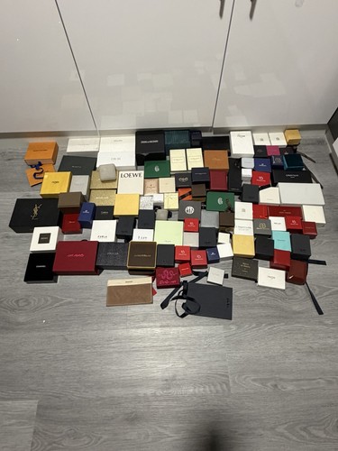 Lot boîtes de marque - 95,