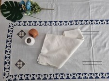 Tovaglia in misto lino con ricamo a mano filet e intaglio con ritaglio a fuoco