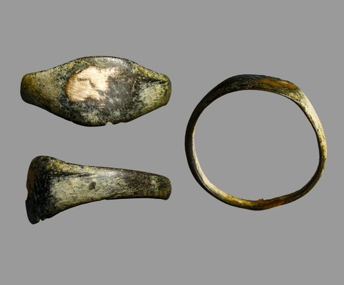 Anello antico romano con