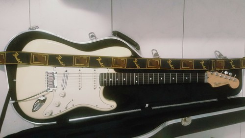 Fender stratocaster made - fender,