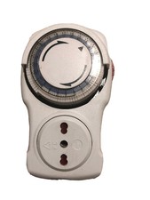 TIMER REGOLABILE 24 H CON PRESA ANALOGICA PROGRAMMABILE SPINA TEMPORIZZATA