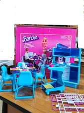 MATTEL BARBIE Set da pranzo Vintage n.2152 tavolo sedie mobile Credenza Accessor