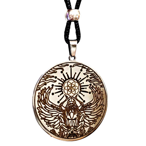 Collana con ciondolo scarabeo
