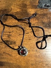 Collana rane che - che, tengono
