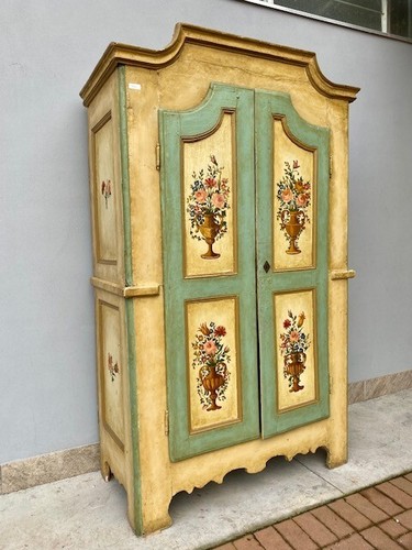Armadio laccato dipinto - e,