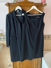 Elegante completo soprabito + vestito tubino senza maniche in pura lana nero.