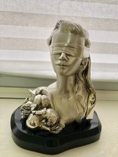 Dea bendata busto rivestito