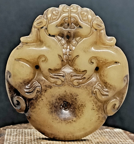 Antica vecchia scultura con