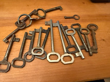 LOTTO DI 17 CHIAVI VECCHIE