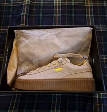 Scarpe da ginnastica nuove ***