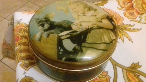 Piccola scatola rotonda