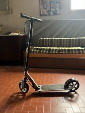 Monopattino Oxelo  nero usato per bambini a due ruote.