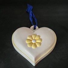 THUN Formella Cuore Vintage Ceramica Bianca Margherita Gialla 25cm da parete
