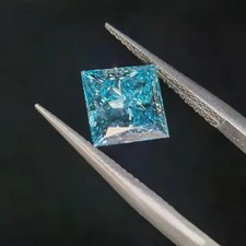 Anello con diamanti blu taglio