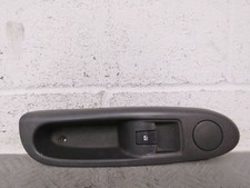 7316 PULSANTIERA ALZAVETRO ALZACRISTALLO ANT DX RENAULT CLIO DEL 2007 COD 820008