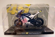 MOTO YAHAMA YZR-M1 WORLD CHAMPIONSHIP 2007  - VALENTINO ROSSI SCALA 1/18