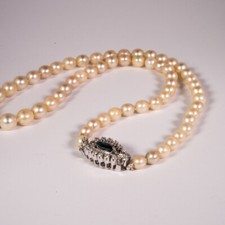 Collana antica di perle di