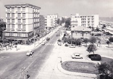 CARTOLINA DI RIMINI ,RICCIONE - VIALE D'ANNUNZIO  viaggiata 1965