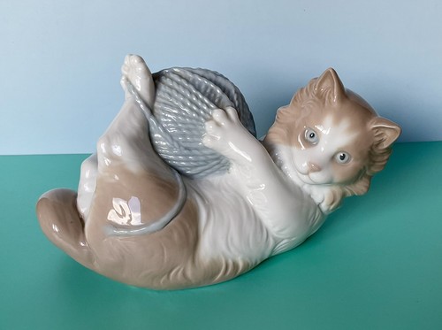 Vintage nao lladro figurine - vintage,