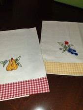 Set due Strofinacci da Cucina Ricamati 100% cotone, mai usati.