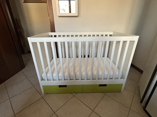 Lettino con cassetti - , e