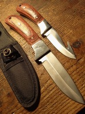 Set Due Coltelli Outdoor Con Fodero Per Cintura