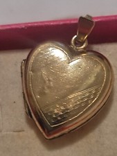 CIONDOLO PORTA FOTO A CUORE LAMINATO ORO 