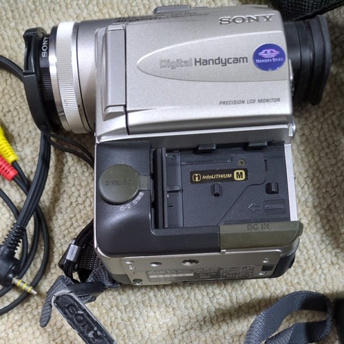 Sony handycam dcr pc100 - sony,
