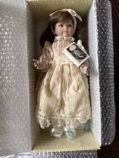 Bambola di porcellana Camilla