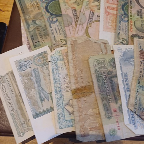 Vecchie banconote mondiali - vecchie, e