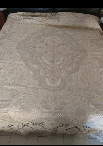 Pregiata coperta pizzo di - in,