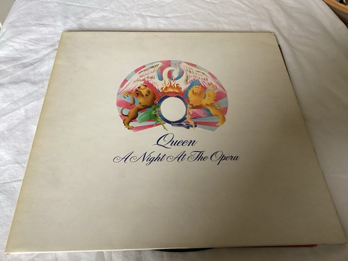Queen night the opera - at,