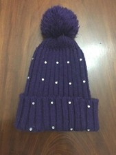 berretto cuffia viola tipo lana a coste con pompon strass 100% acrilico usato