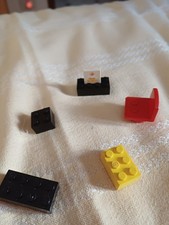 Lego Speciali: SEDIA e PEZZO CON IMMAGINE DOLCE + Altri mattoncini Giallo/Neri 