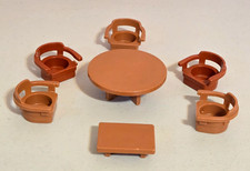 Sedie da tavolo e tavolino da