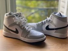 Air Jordan WMNS 1 Mid Light