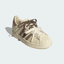 Molly-Mae Adidas Superstar II