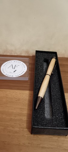 Penna legno fatta mano - in,
