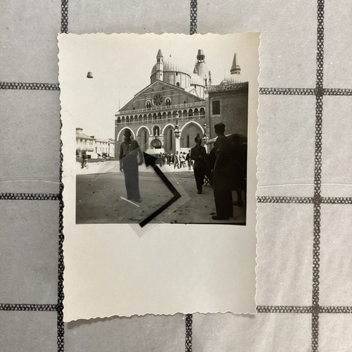 Padova,uomo,chiesa,mercato,pia