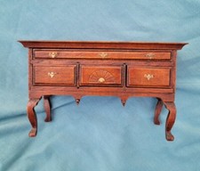 Credenza Lowboy in miniatura