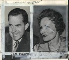 1960 Press Photo Richard Nixon & his wife as they watch television in a hotel