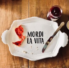 VASSOIO PIATTO IN CERAMICA SCRITTA MORDI LA VITA 45 CM