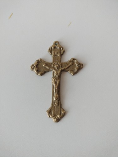 Crocifisso puro ottone - in,