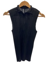 PLEATS PLEASE ISSEY MIYAKE