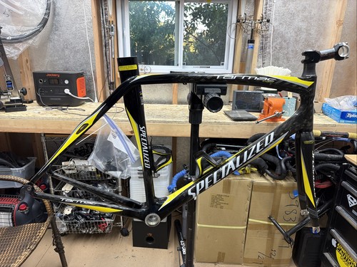 Large specialized tarmac - specialized,