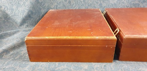 Vecchie due cassette legno - vecchie,