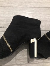 Spuntatine/Stivaletto con Tacco nr. 38. Scarpa leggera con zip, tacco comodo