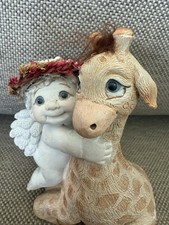 Figurina falci da sogno abbracci enormi